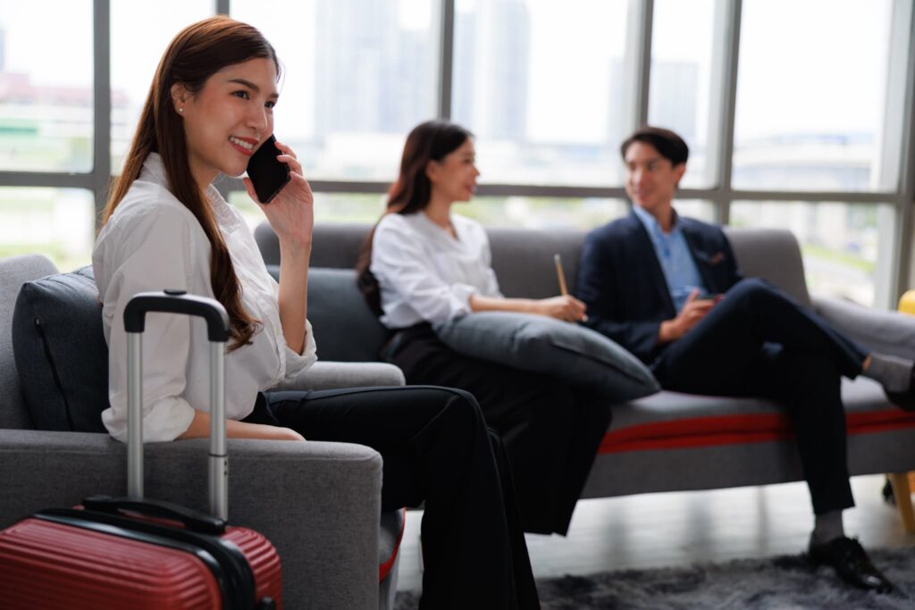 国際線 欠航 対処法 空港ロビー